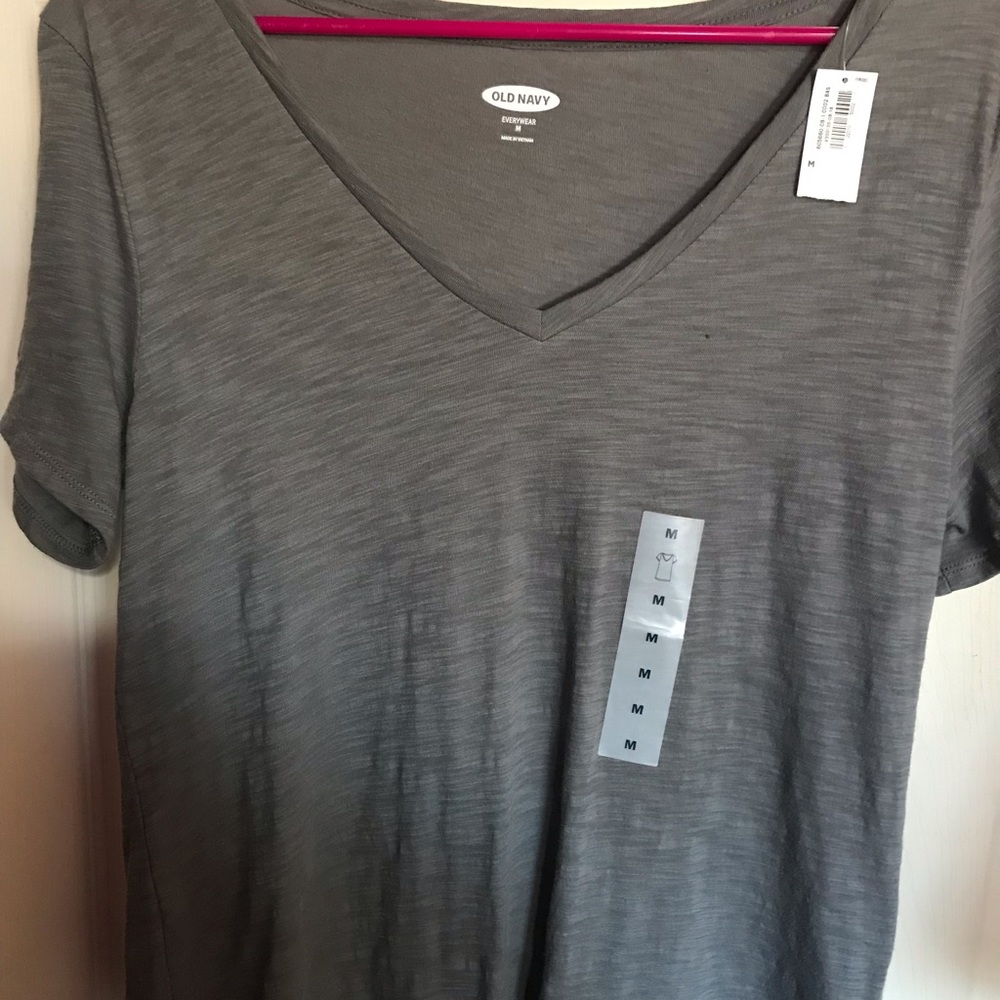 Old Navy v neck shirt. NWT  ** - Picture 2 of 6